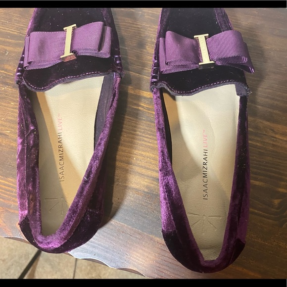 Isaac Mizrahi Crushed Velvet Bow Loafers - Picture 5 of 8